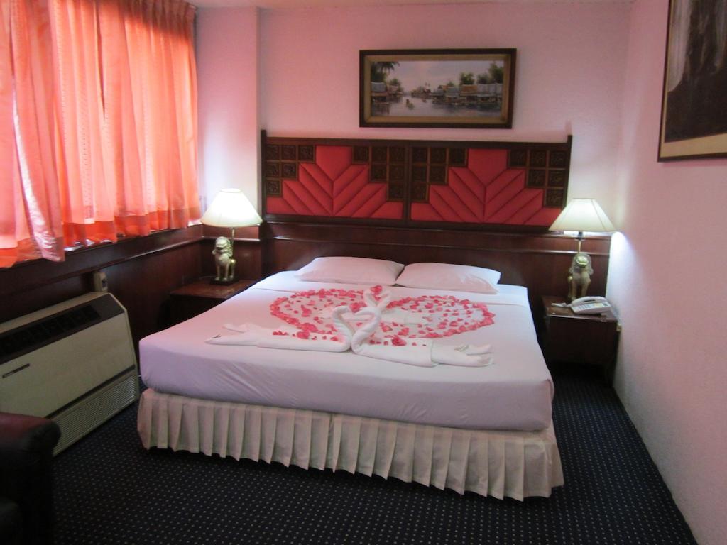Lopburi Inn Hotel Exterior photo