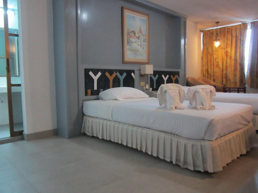 Lopburi Inn Hotel Room photo