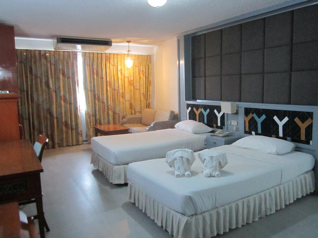 Lopburi Inn Hotel Room photo