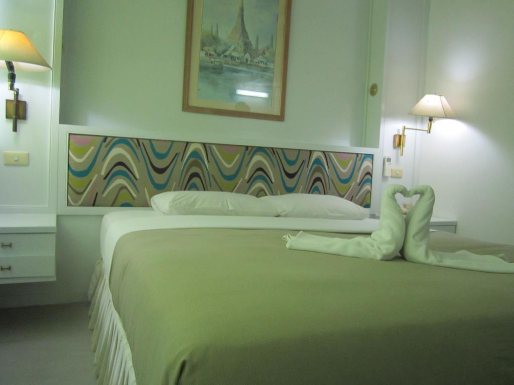 Lopburi Inn Hotel Room photo