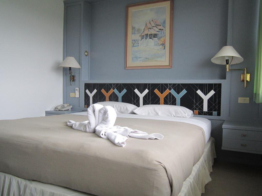 Lopburi Inn Hotel Room photo