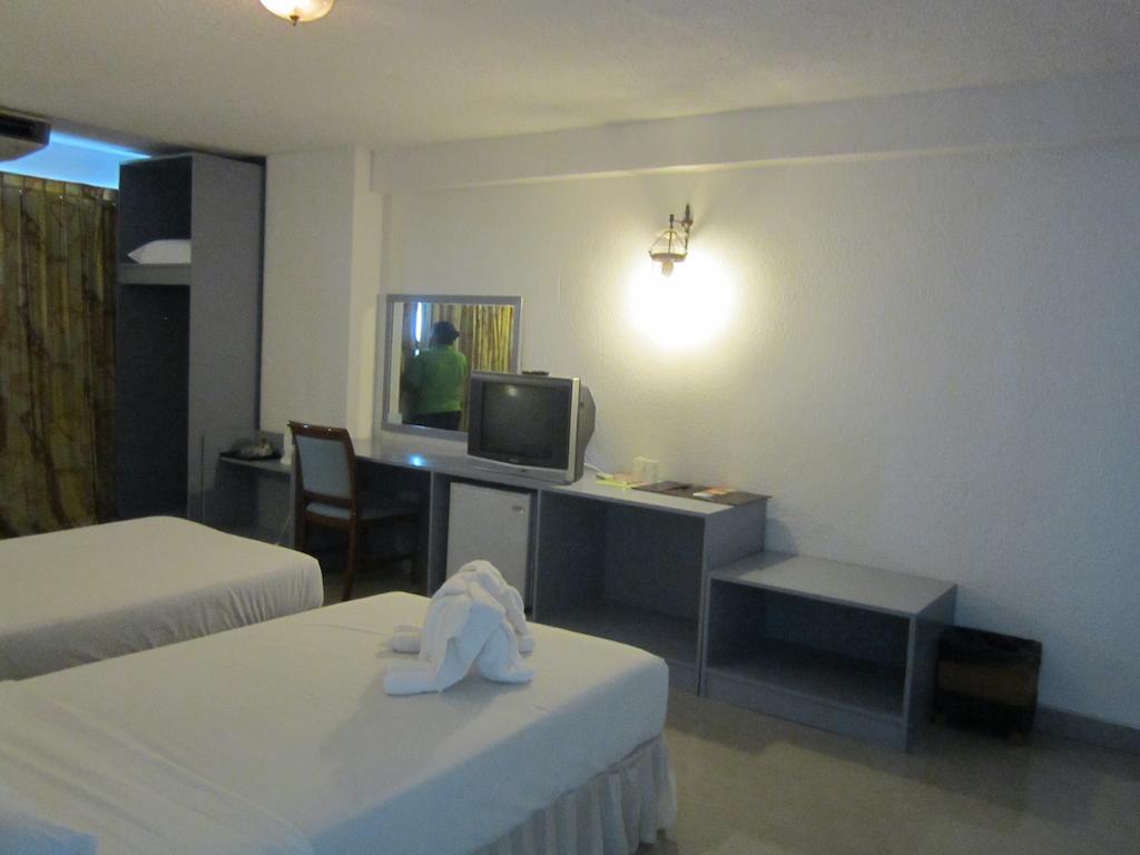 Lopburi Inn Hotel Room photo