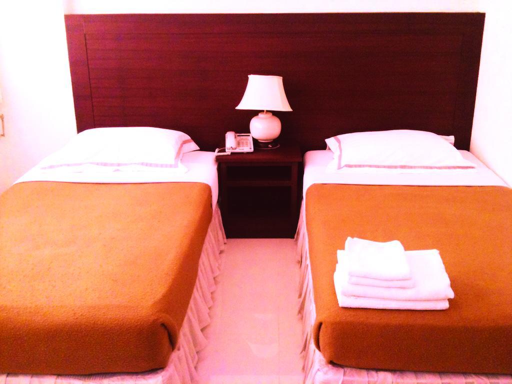 Lopburi Inn Hotel Room photo