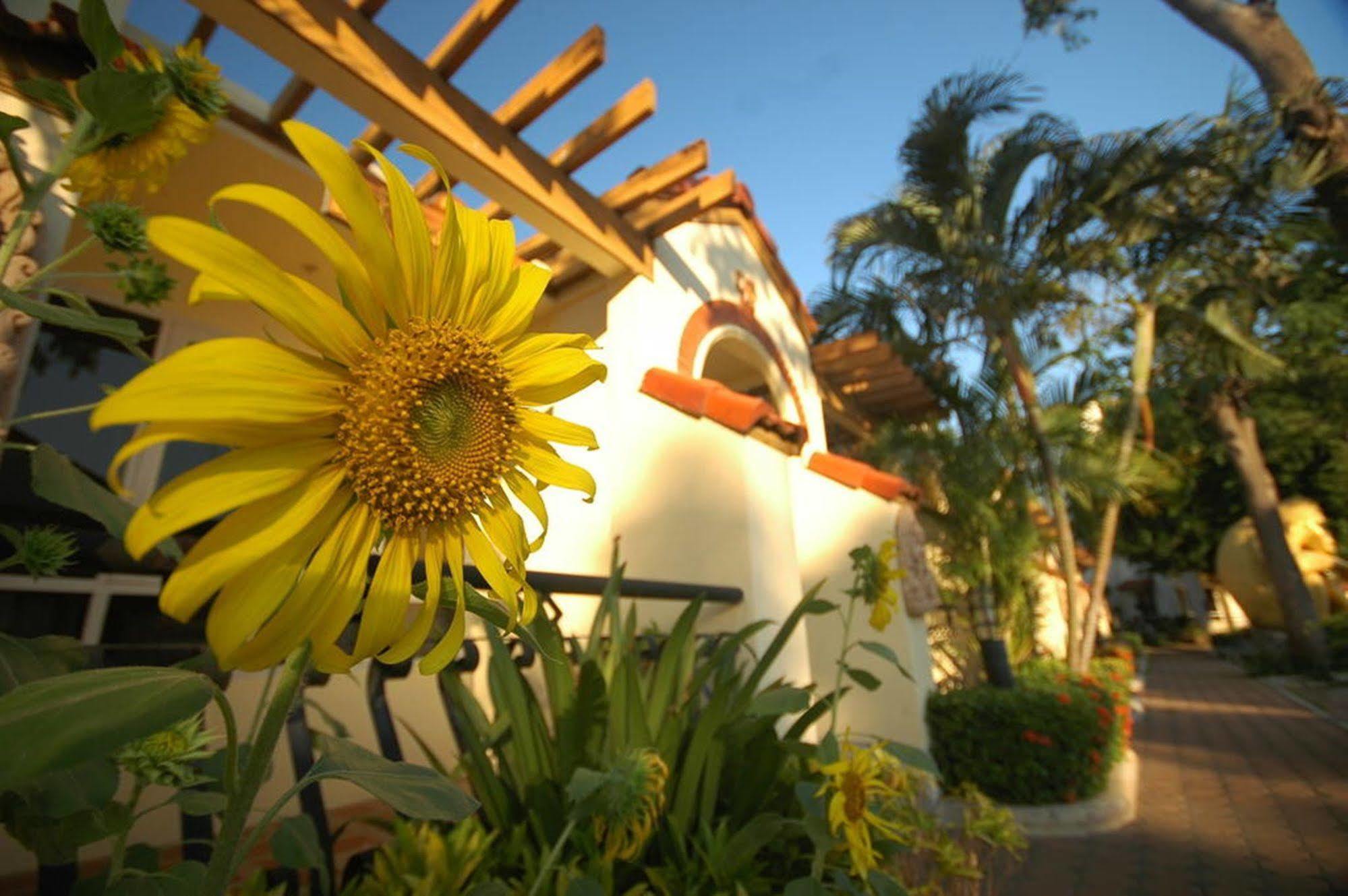 Lopburi Inn Hotel Exterior photo